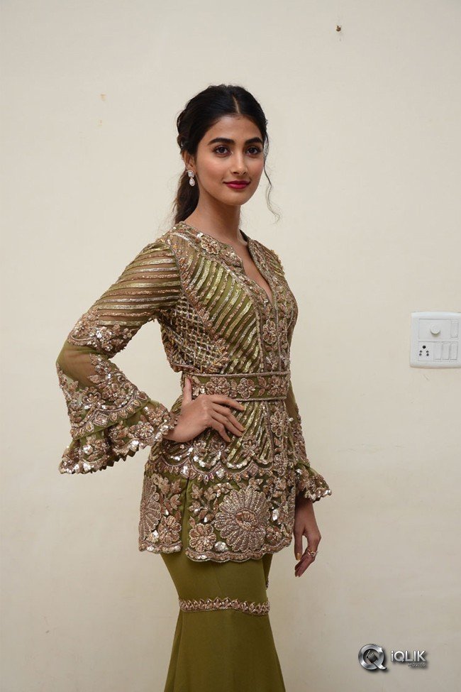 Pooja-Hegde-at-Aravinda-Sametha-Success-Meet